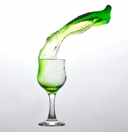GLASS WITH GREEN TONGUE 