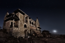 The Mansion and the Moon 