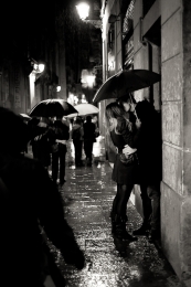 Lovers in the rain 