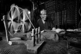 Traditional Yarn Maker 
