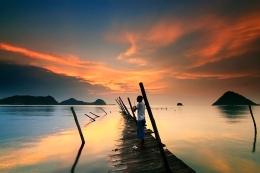 Fishing on Broken Pier 