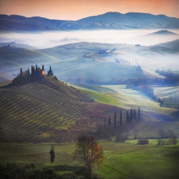 Colors and atmosphere of a Tuscan morning .. 