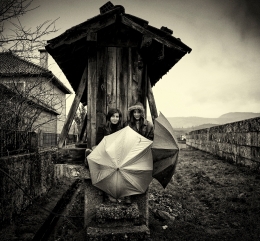 Guarda-chuvas e meninas 