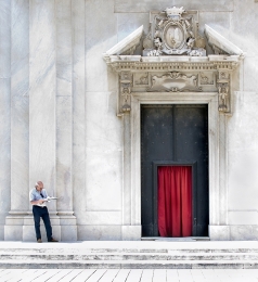 The red curtain 