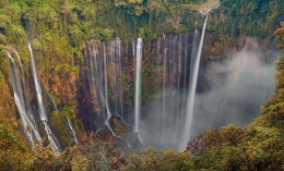 Earth Hole of Waterfalls 
