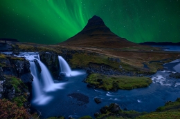 Kirkjufell___ Under a boreal green sky 