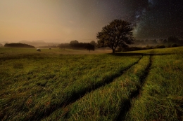 Milky Way plays with Moonlight 