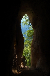 Cave "Grota cu aburi" 