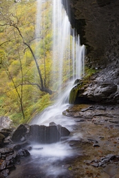 Interior de la cascada. 