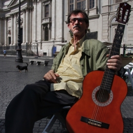 A ballad singer of Piazza Navona 