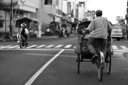 make living as a becak transporter 