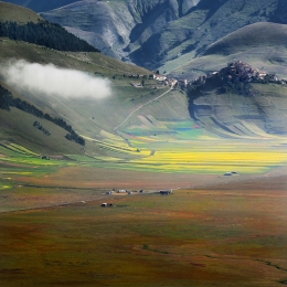 A small cloud on the magnificent valley .. 