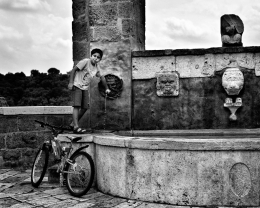 Fountain faces 