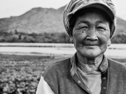 SMILING BALINESE OLD WOMAN 