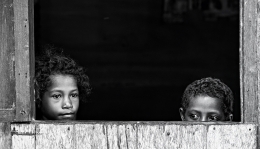 Sawingray child in papua 