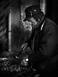 The vendor of chestnuts .. 