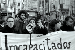 A rapariga do megafone 