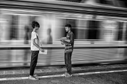 Discussion at the station 