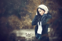 Woman and the Autumn Snow 