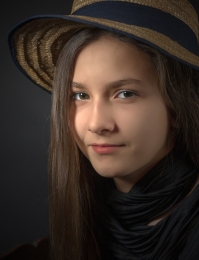 Young girl with hat 