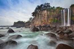 Jeong Bong Waterfall 