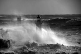 Mau tempo junto ao farol... 