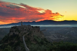 Alba di fuoco sulla città che muore.... 