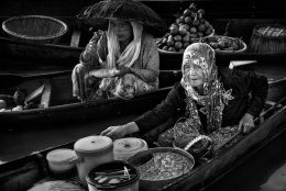 Floating market 