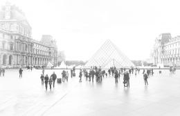 Pirâmides no Louvre. 