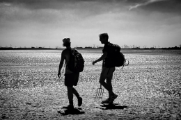 Mudflat hikers 