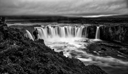 men at godafoss 