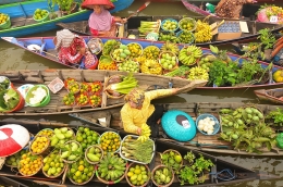 FLOATING MARKET 