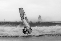 WINDSURF IN SEA ROUGH 