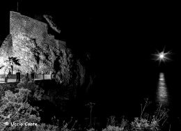 Luna piena al castello sul mare.... 