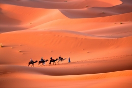 Turistas en Erg Chebbi 