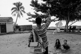 Selling Kite To Children. 