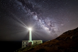 The lighthouse and the Milky Way 