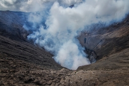 Man inside the crater bromo 