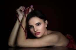  Red beads 