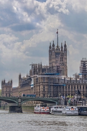 London - Parliament is working 