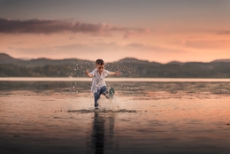 boy on the lake 