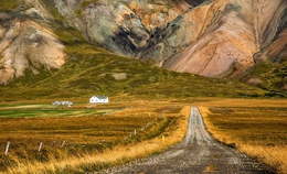 path to the house 