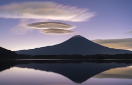 Clouds and mountains 