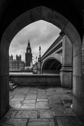 glimpse by the arch 