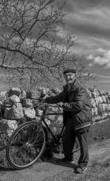 por aí com a bicicleta 