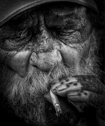 OldManSmoking 