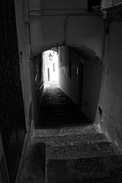 Amalfi : down a dark alley 