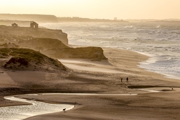 OS RIOS CORREM PARA O MAR 