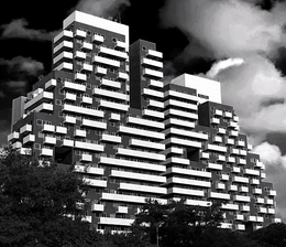 Sculptural building 
