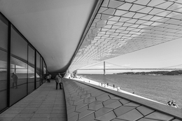 A PONTE É UMA PASSAGEM PARA A OUTRA MARGEM. 